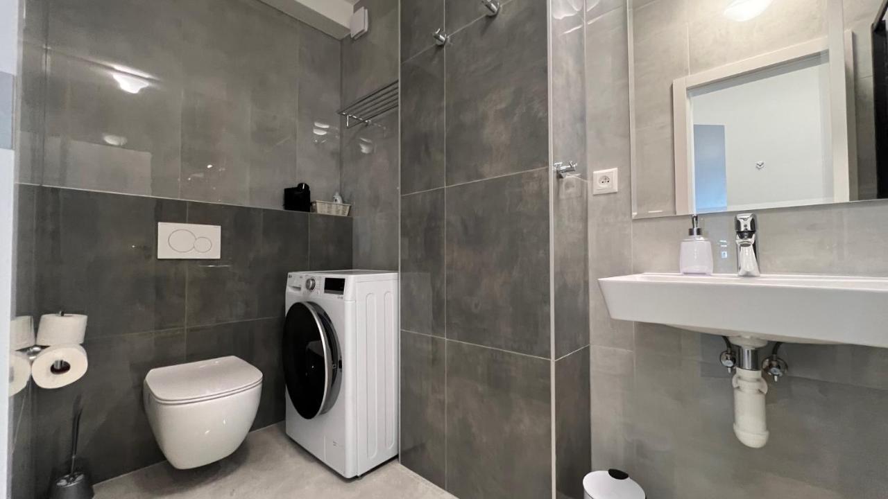 Air Conditioned 1 Room Apartment Vienna Gate, 2 Bratislava Exterior foto
